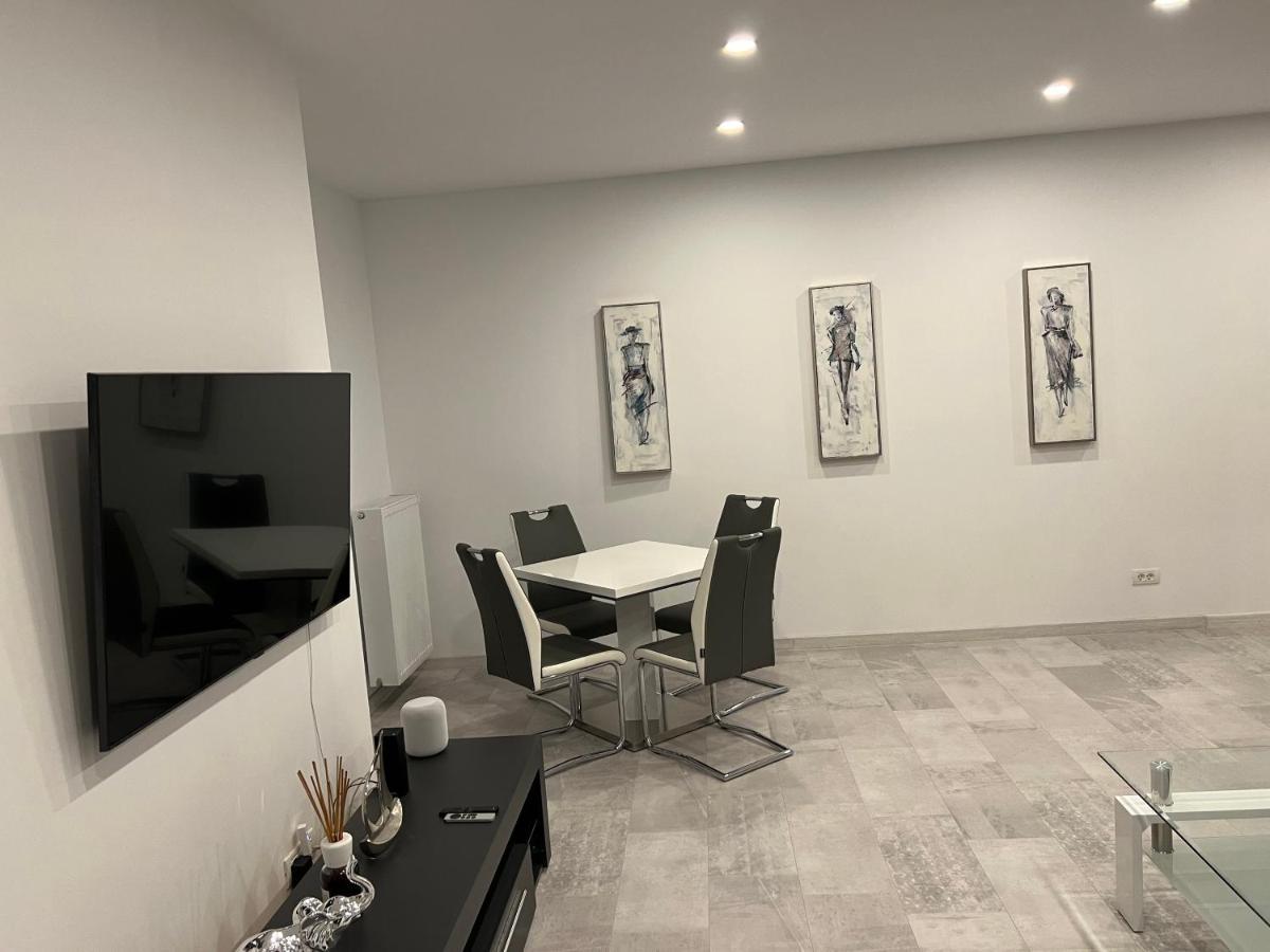 Stunning 2-Room Penthouse With Lakeview W11 Bukarest Exterior foto