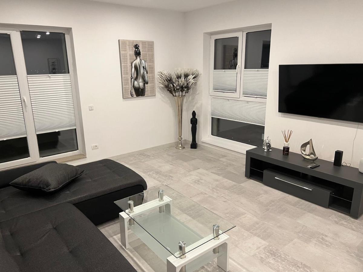 Stunning 2-Room Penthouse With Lakeview W11 Bukarest Exterior foto