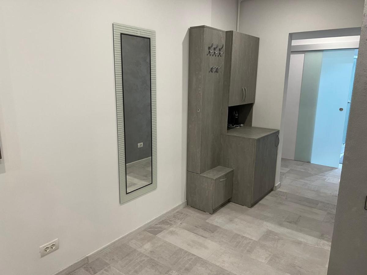 Stunning 2-Room Penthouse With Lakeview W11 Bukarest Exterior foto