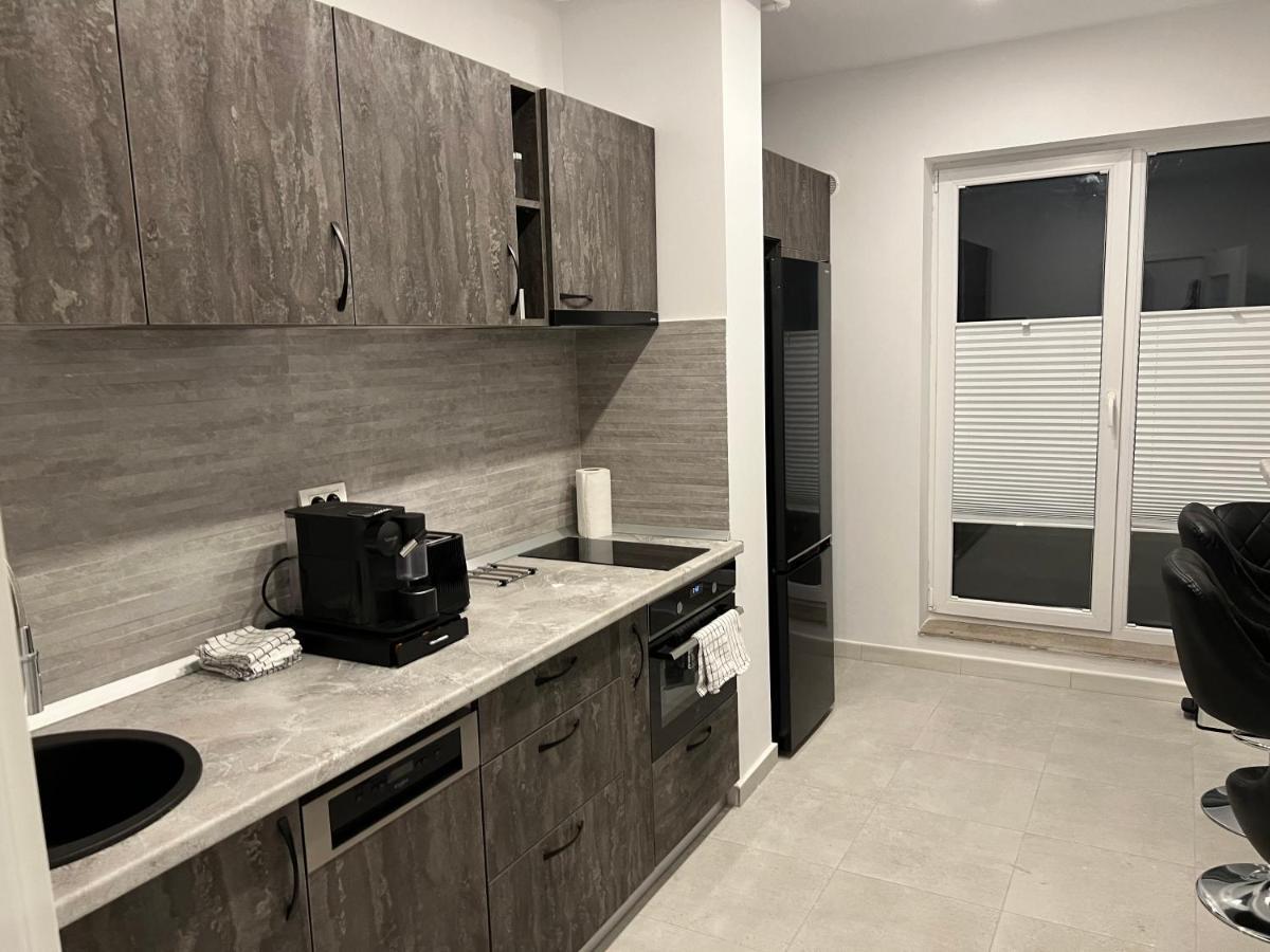 Stunning 2-Room Penthouse With Lakeview W11 Bukarest Exterior foto