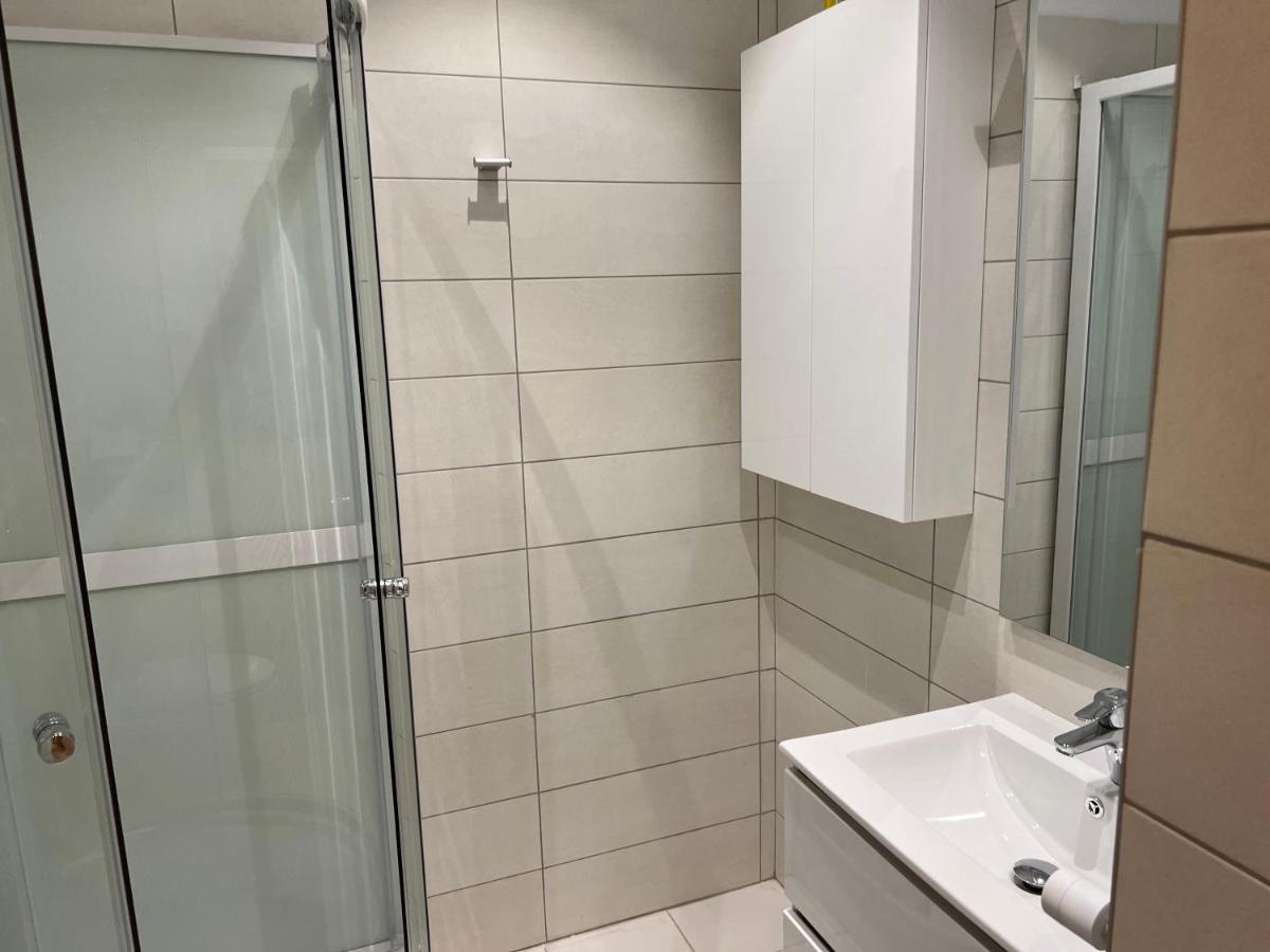 Stunning 2-Room Penthouse With Lakeview W11 Bukarest Exterior foto