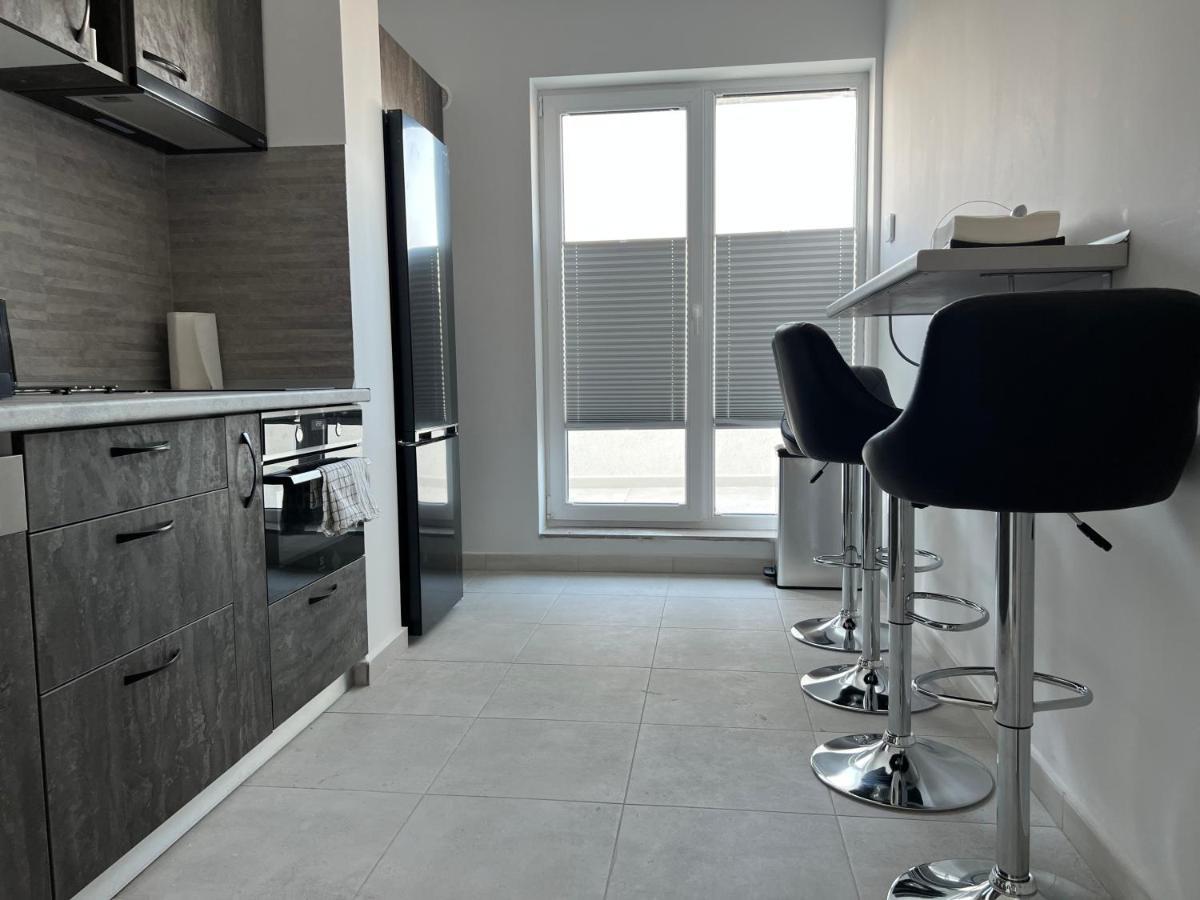 Stunning 2-Room Penthouse With Lakeview W11 Bukarest Exterior foto