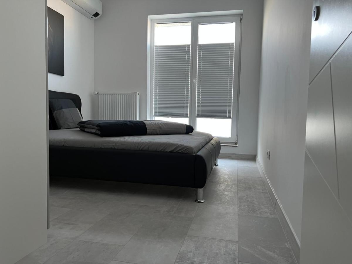 Stunning 2-Room Penthouse With Lakeview W11 Bukarest Exterior foto