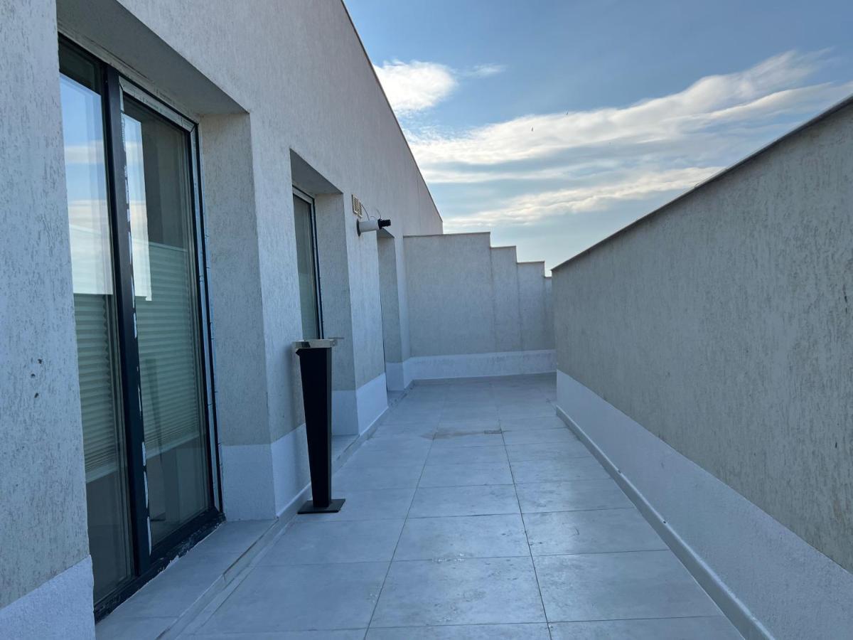 Stunning 2-Room Penthouse With Lakeview W11 Bukarest Exterior foto