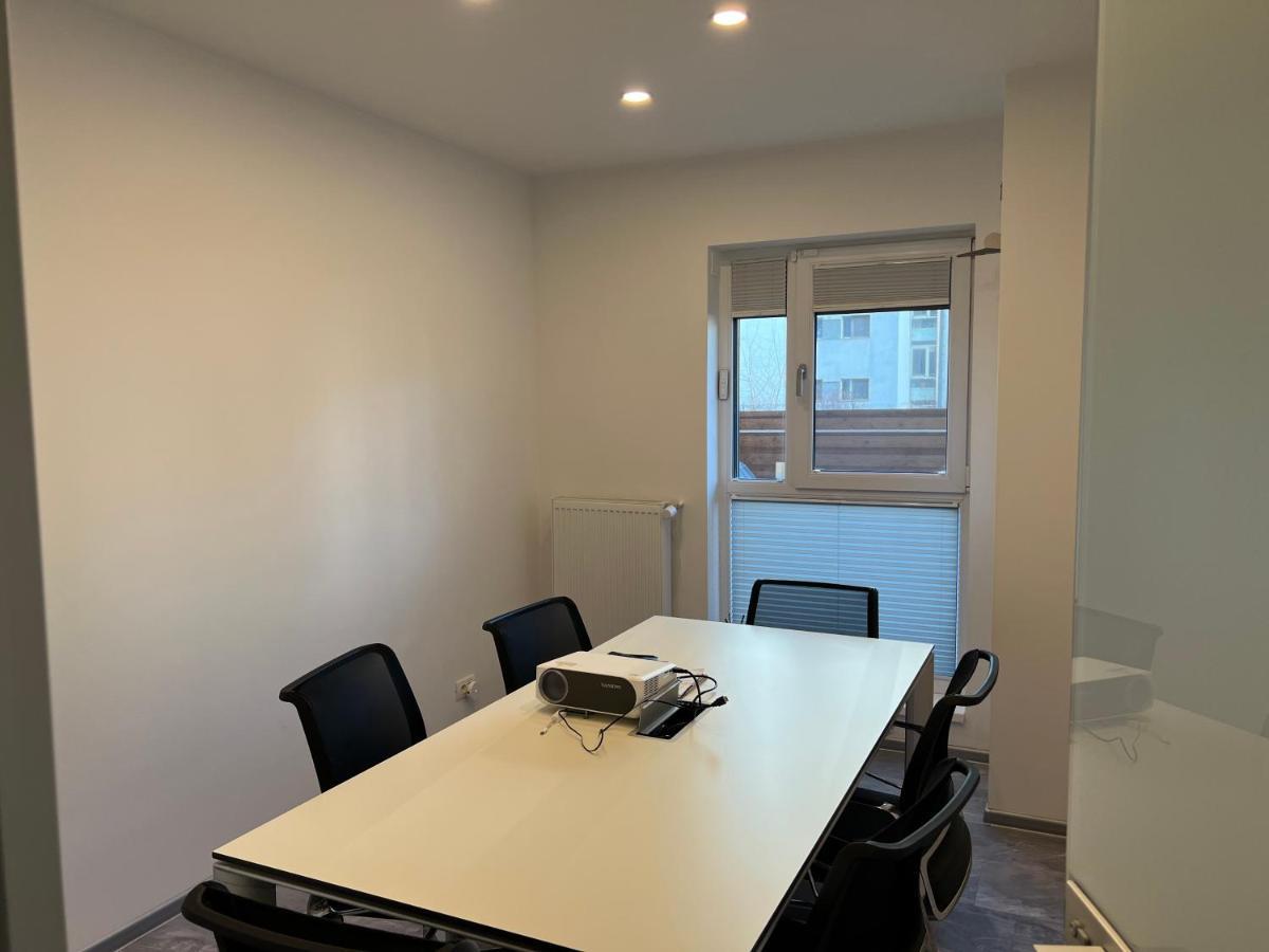 Stunning 2-Room Penthouse With Lakeview W11 Bukarest Exterior foto