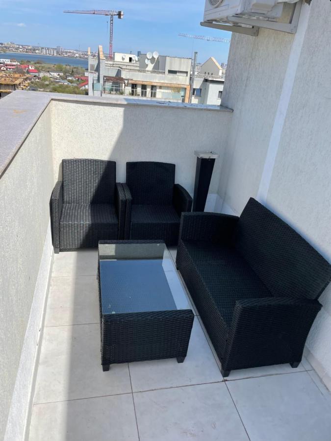 Stunning 2-Room Penthouse With Lakeview W11 Bukarest Exterior foto